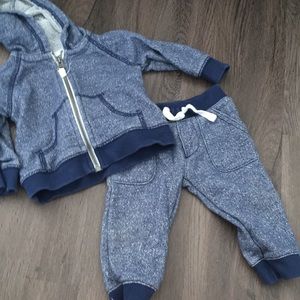 Carter’s sweatsuit 9M